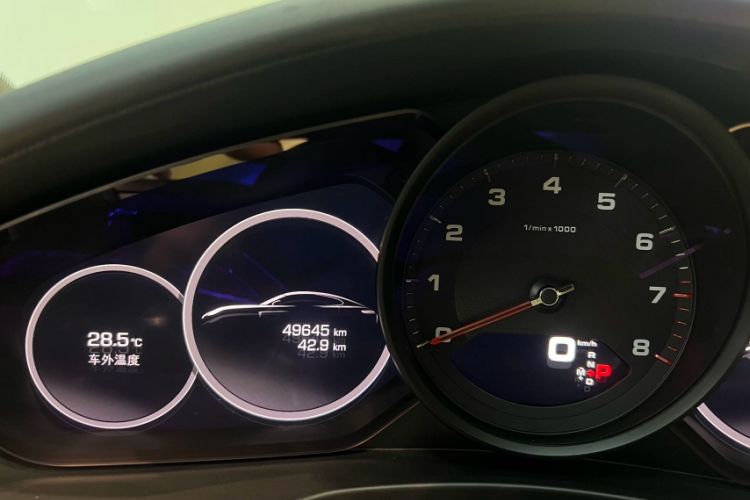 Used Porsche Panamera 2021 Panamera 2.9T Odometer Close Up