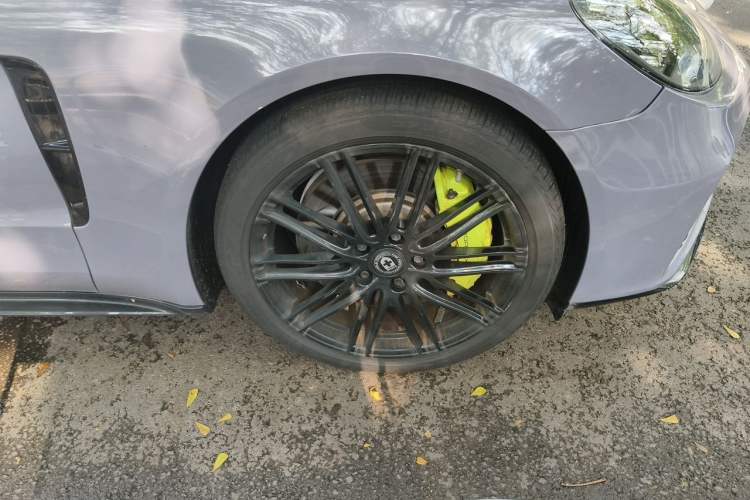 Used Porsche Panamera 2021 Panamera 4S E-Hybrid Executive Long Wheelbase 2.9T Right Front Wheel Hub