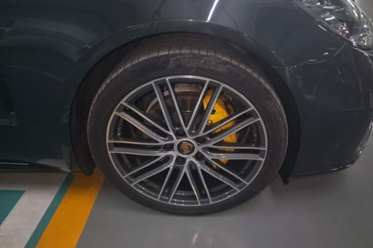 Used Porsche Panamera 2021 Panamera Executive Long Wheelbase 2.9T Right Front Wheel Hub