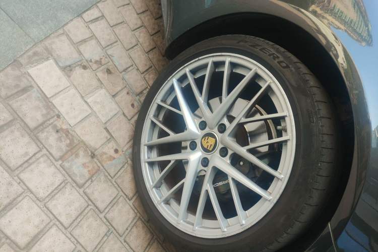 Used Porsche Panamera 2021 Panamera Executive Long Wheelbase 2.9T Right Front Wheel Hub