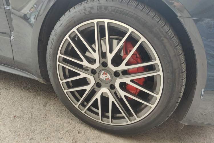 Used Porsche Panamera 2021 Panamera 2.9T Right Front Wheel Hub