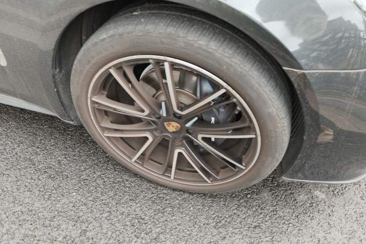 Used Porsche Panamera 2021 Panamera Executive Long Wheelbase 2.9T Right Front Wheel Hub