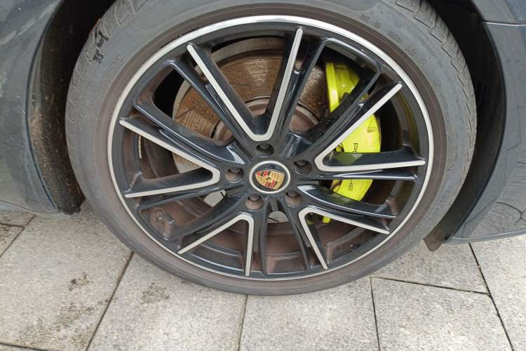 Used Porsche Panamera 2021 Panamera 4 E-Hybrid 2.9T Right Front Wheel Hub