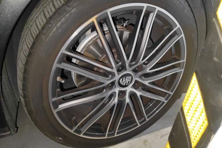 Used Porsche Panamera 2021 Panamera 4 Executive Long Wheelbase 2.9T Right Front Wheel Hub