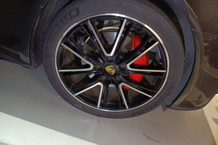 Used Porsche Panamera 2021 Panamera 2.9T Right Front Wheel Hub