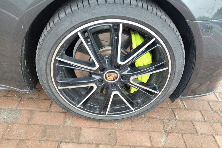 Used Porsche Panamera 2021 Panamera 4 E-Hybrid 2.9T Right Front Wheel Hub