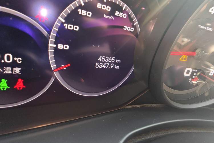 Used Porsche Panamera 2021 Panamera 2.9T Odometer Close Up