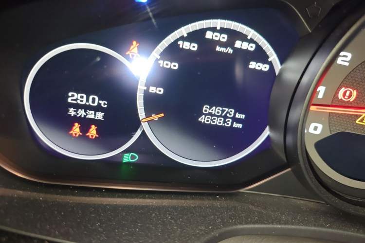 Used Porsche Panamera 2021 Panamera 2.9T Odometer Close Up