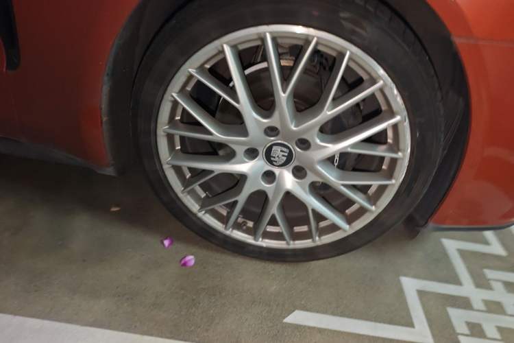 Used Porsche Panamera 2021 Panamera 2.9T Right Front Wheel Hub