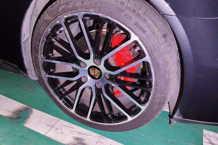 Used Porsche Panamera 2021 Panamera 2.9T Right Front Wheel Hub