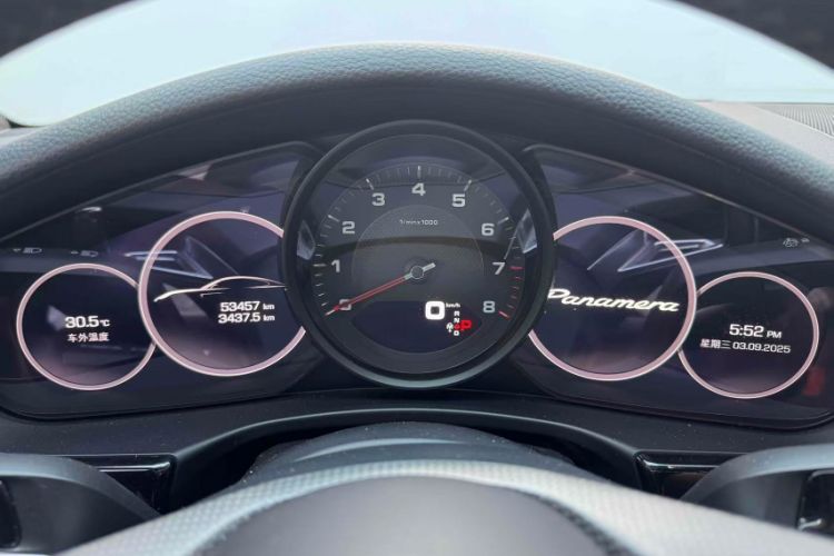 Used Porsche Panamera 2021 Panamera 2.9T Odometer Close Up