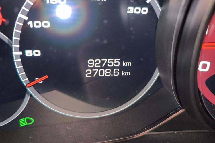 Used Porsche Panamera 2021 Panamera 2.9T Odometer Close Up