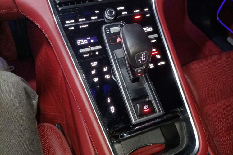 Used Porsche Panamera 2021 Panamera 4 Executive Long Wheelbase 2.9T Gear Lever