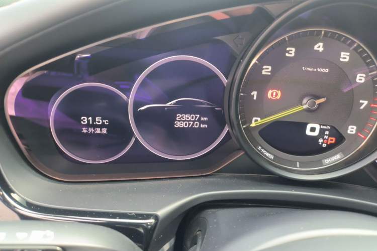 Used Porsche Panamera 2021 Panamera 4 E-Hybrid 2.9T Odometer Close Up
