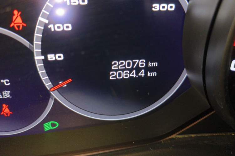 Used Porsche Panamera 2021 Panamera 2.9T Odometer Close Up