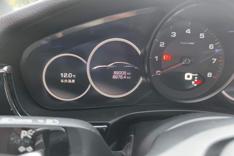 Used Porsche Panamera 2021 Panamera 2.9T Odometer Close Up