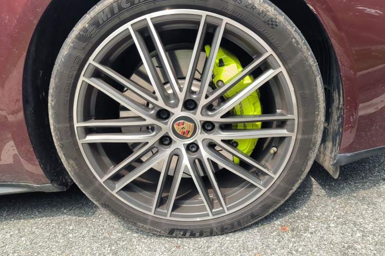 Used Porsche Panamera 2021 Panamera 4 E-Hybrid 2.9T Right Front Wheel Hub