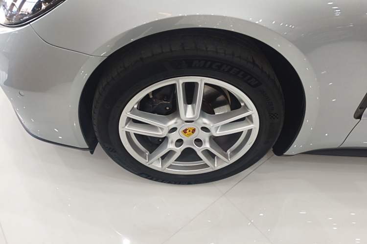 Used Porsche Panamera 2021 Panamera 2.9T Left Front Wheel Hub
