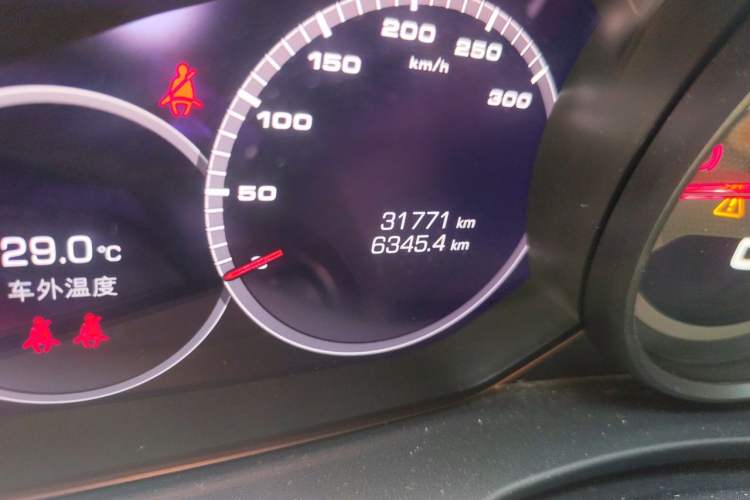 Used Porsche Panamera 2021 Panamera 2.9T Odometer Close Up