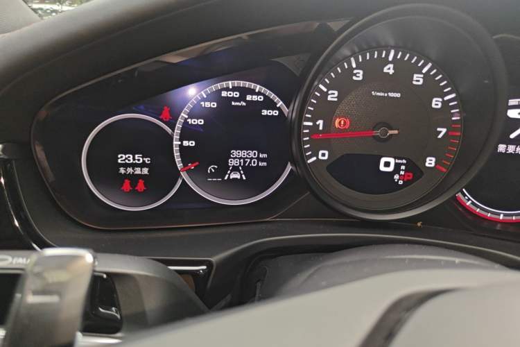 Used Porsche Panamera 2021 Panamera 2.9T Odometer Close Up
