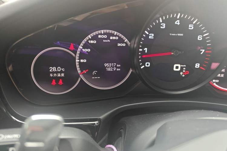 Used Porsche Panamera 2021 Panamera 2.9T Odometer Close Up