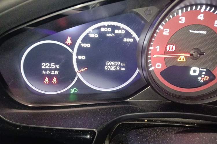 Used Porsche Panamera 2021 Panamera 2.9T Odometer Close Up