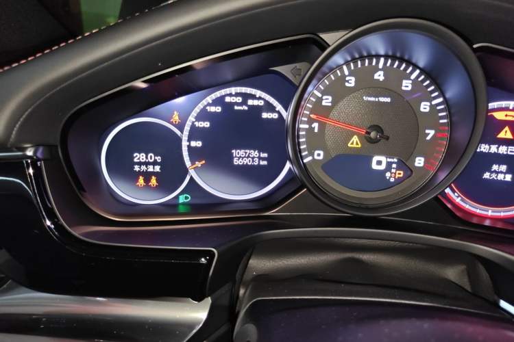 Used Porsche Panamera 2021 Panamera 2.9T Odometer Close Up