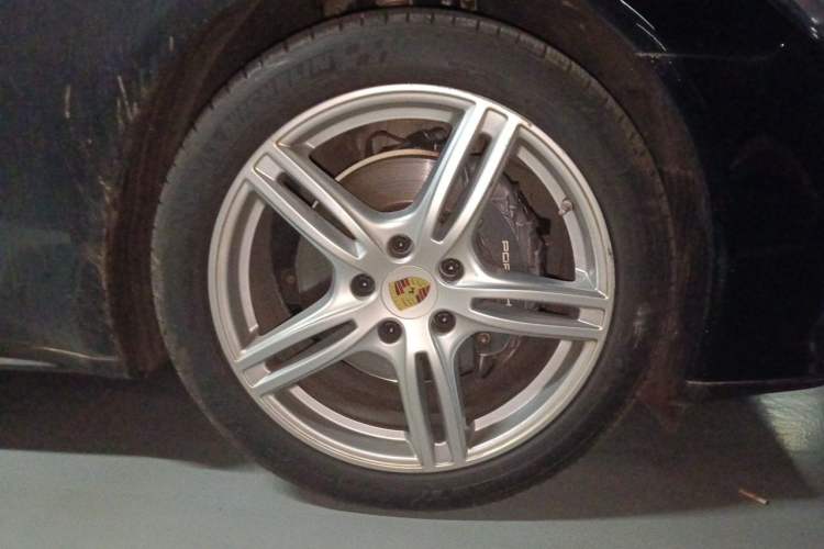 Used Porsche Panamera 2021 Panamera 2.9T Right Front Wheel Hub