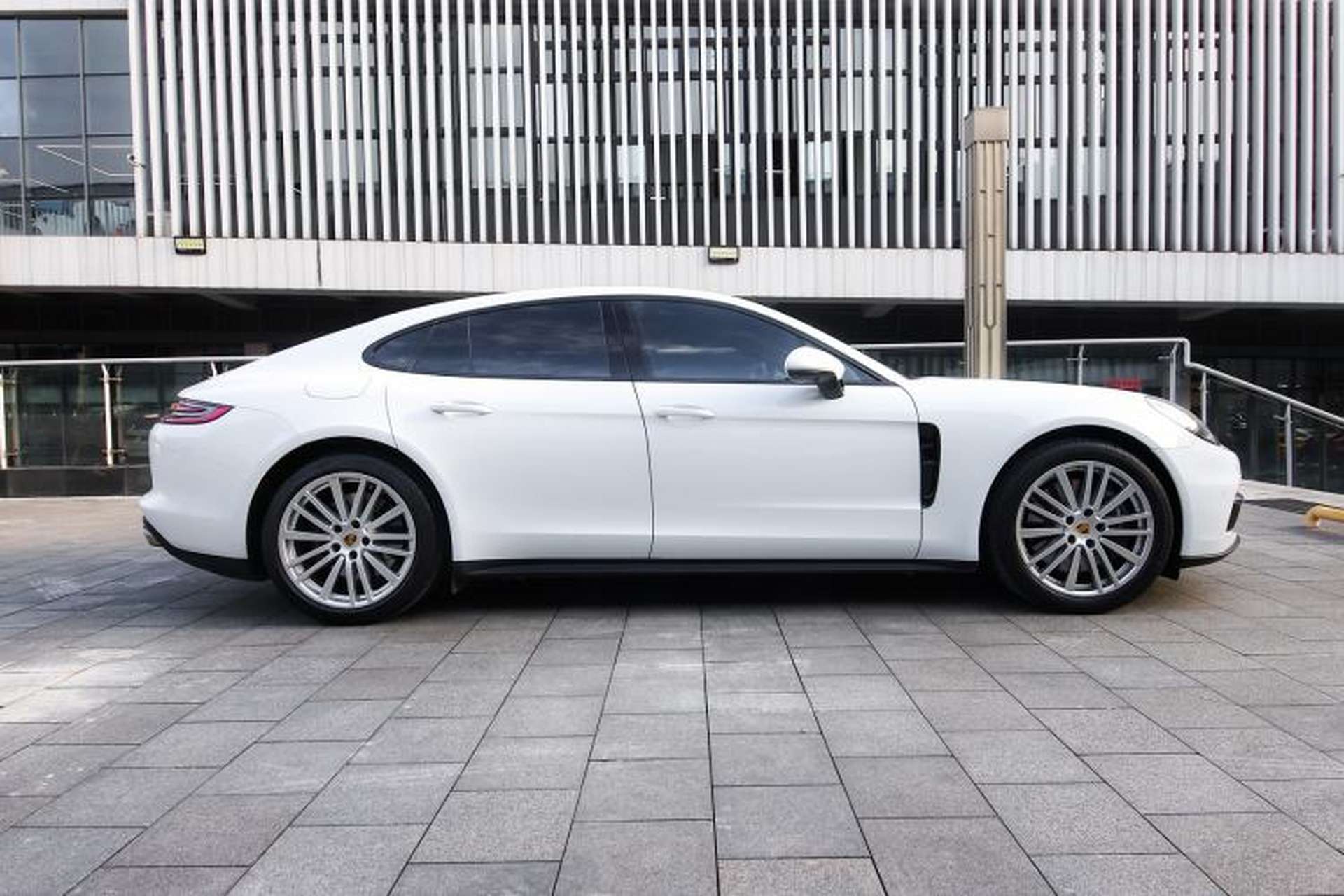 Used Porsche Panamera 2021 Panamera 2.9T Right Side