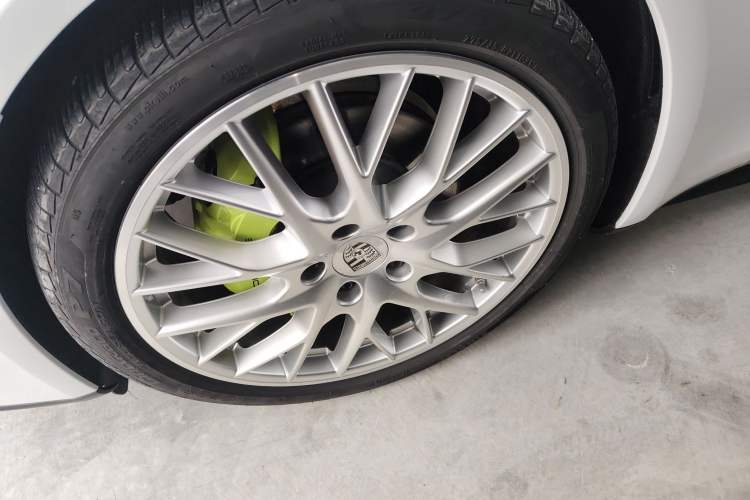 Used Porsche Panamera 2021 Panamera 2.9T Left Front Wheel Hub