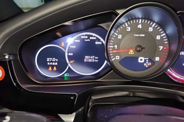 Used Porsche Panamera 2021 Panamera 2.9T Odometer Close Up