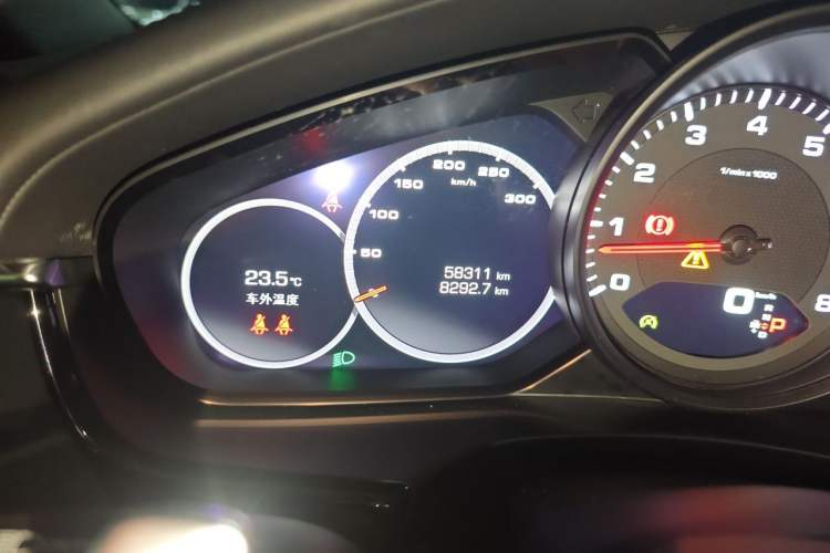Used Porsche Panamera 2021 Panamera 2.9T Odometer Close Up