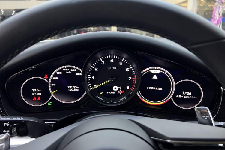 Used Porsche Panamera 2021 Panamera 4 E-Hybrid 2.9T Odometer Close Up