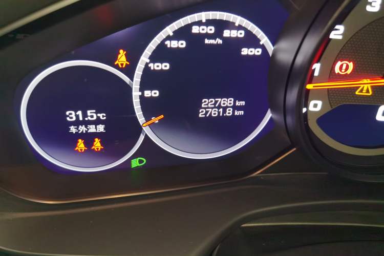Used Porsche Panamera 2021 Panamera 2.9T Odometer Close Up