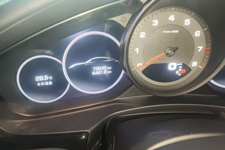 Used Porsche Panamera 2021 Panamera 2.9T Odometer Close Up