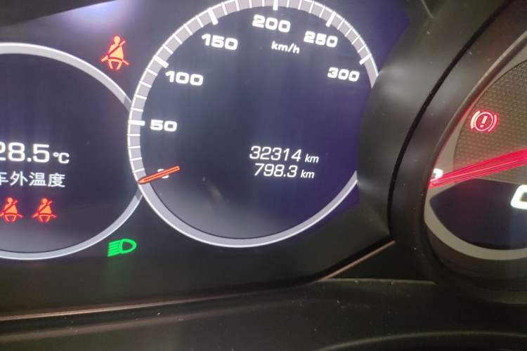 Used Porsche Panamera 2021 Panamera 2.9T Odometer Close Up