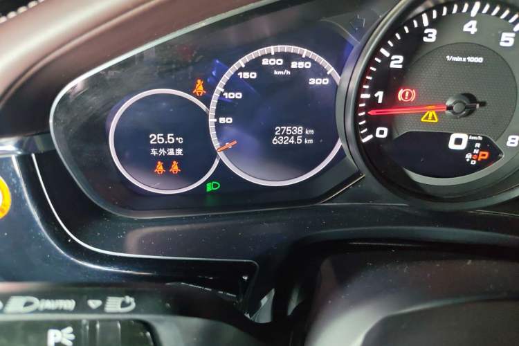 Used Porsche Panamera 2021 Panamera 2.9T Odometer Close Up