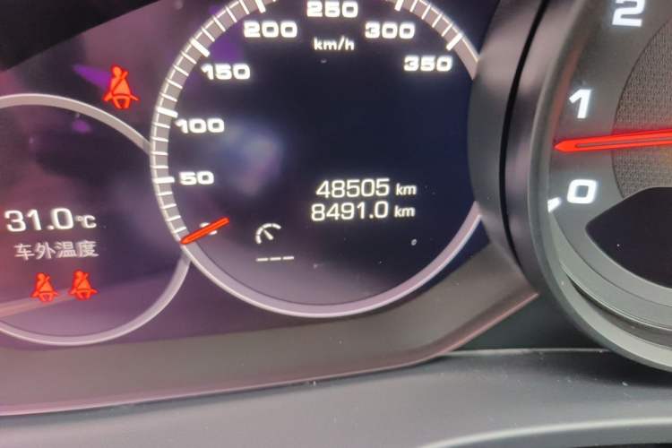 Used Porsche Panamera 2021 Panamera 2.9T Odometer Close Up