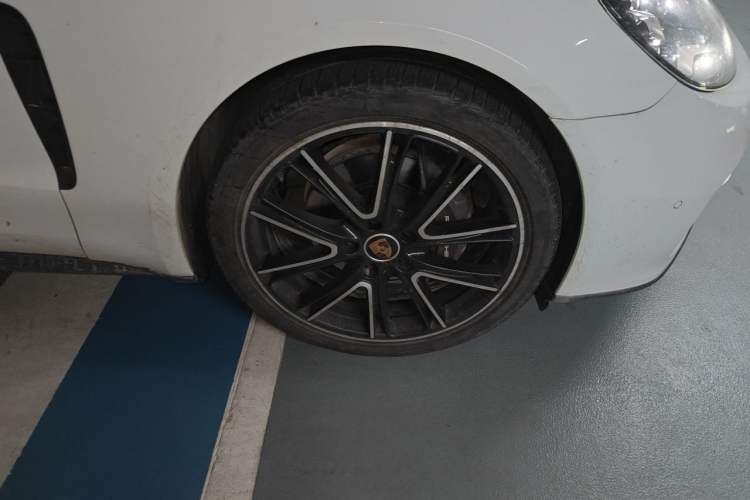 Used Porsche Panamera 2021 Panamera 2.9T Right Front Wheel Hub