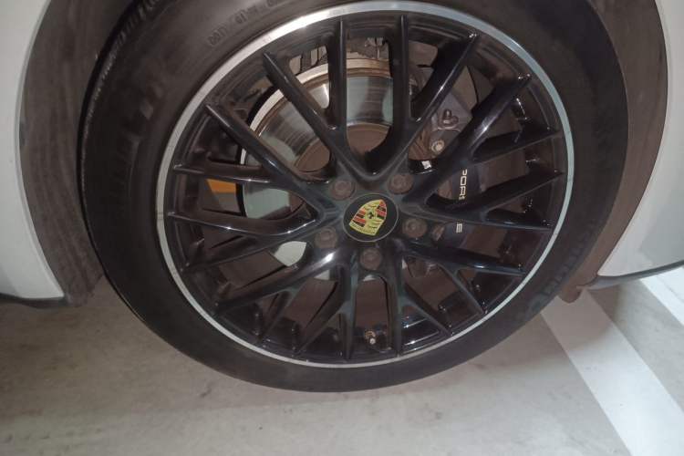 Used Porsche Panamera 2021 Panamera 4 Executive Long Wheelbase 2.9T Right Front Wheel Hub