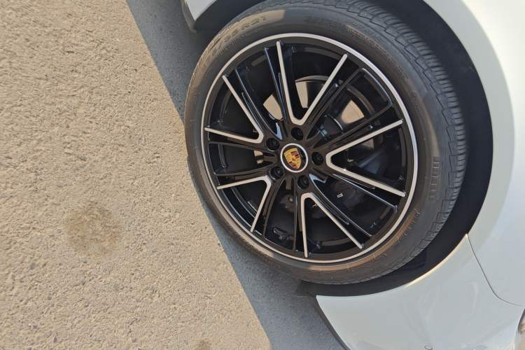 Used Porsche Panamera 2021 Panamera 4 Executive Long Wheelbase 2.9T Right Front Wheel Hub