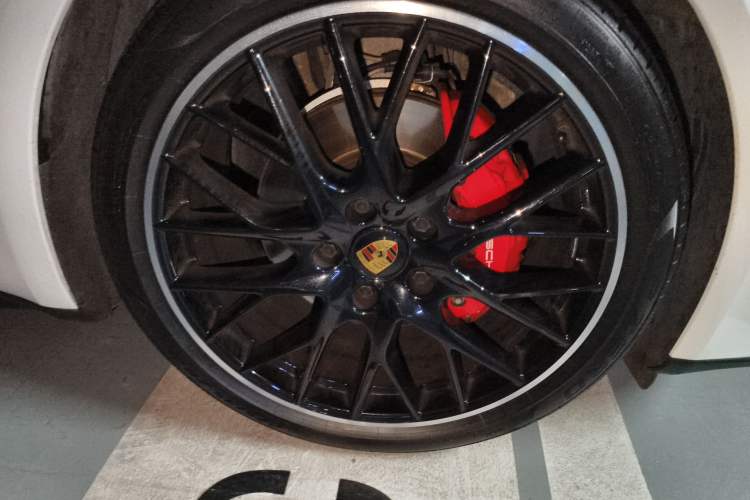 Used Porsche Panamera 2021 Panamera Executive Long Wheelbase 2.9T Right Front Wheel Hub