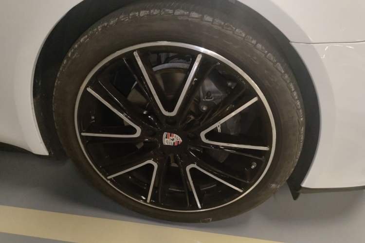 Used Porsche Panamera 2021 Panamera 2.9T Right Front Wheel Hub
