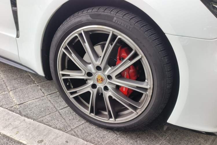 Used Porsche Panamera 2021 Panamera 2.9T Right Front Wheel Hub
