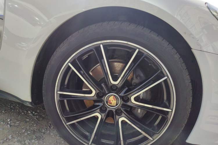 Used Porsche Panamera 2021 Panamera Executive Long Wheelbase 2.9T Right Front Wheel Hub
