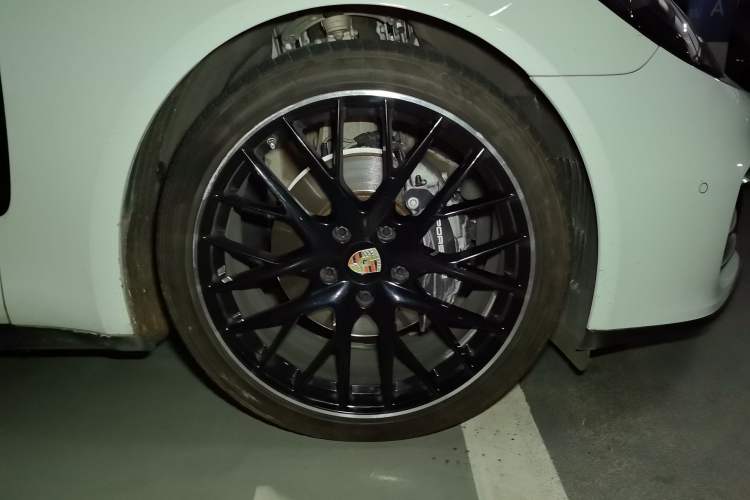 Used Porsche Panamera 2021 Panamera 2.9T Right Front Wheel Hub