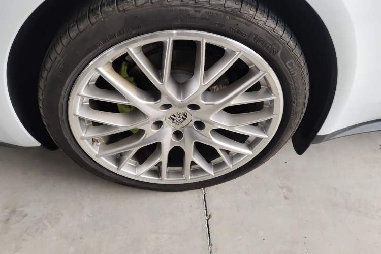 Used Porsche Panamera 2021 Panamera 2.9T Right Rear Wheel Hub