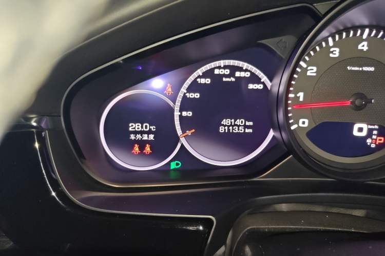 Used Porsche Panamera 2021 Panamera 2.9T Odometer Close Up