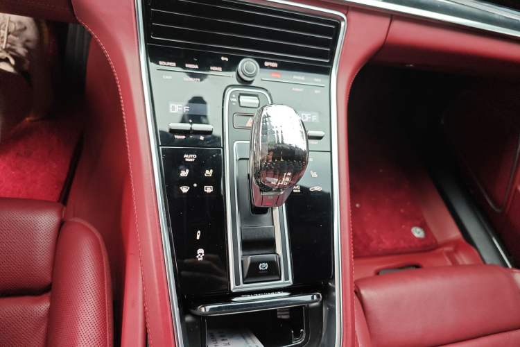 Used Porsche Panamera 2022 Panamera Executive Long Wheelbase 2.9T Gear Lever