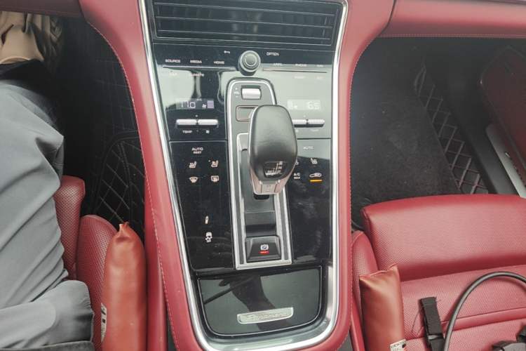 Used Porsche Panamera 2022 Panamera 4 Executive Long Wheelbase 2.9T Gear Lever